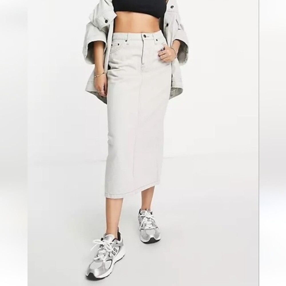 J.jill 100% Linen Light pale Gray with a back slit Midi summer Skirt